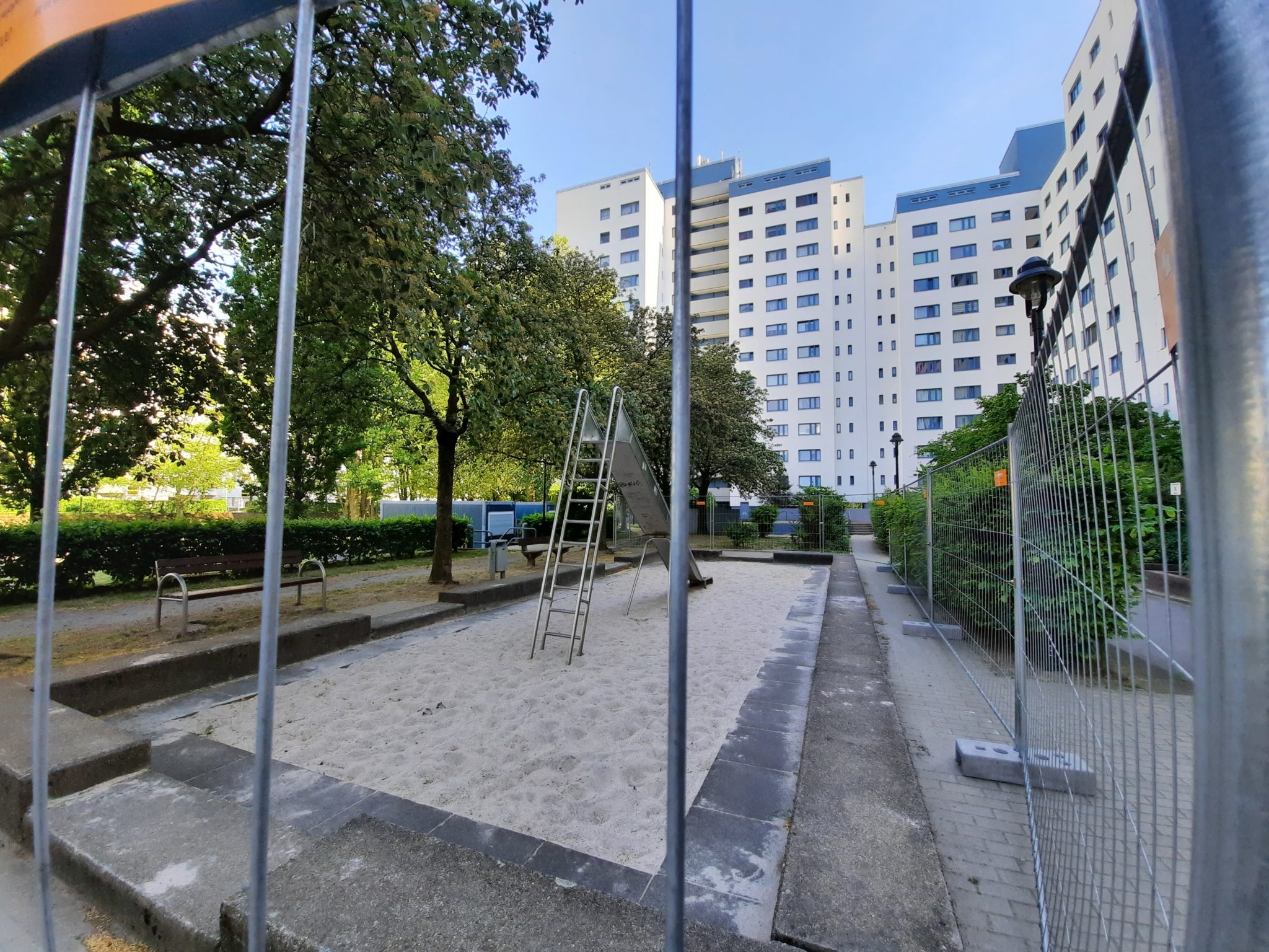Update Umgestaltung der Außenanlagen zwischen Quickborner Straße und